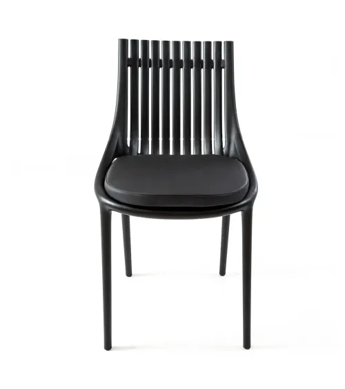 Silla Ibiza de Vondom en acabado negro, imagen de estudio.