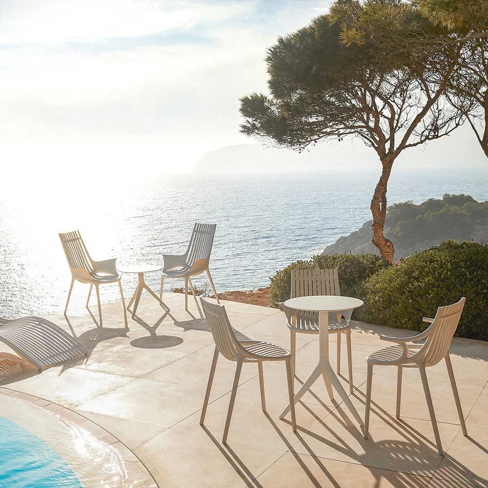 Colección Ibiza de la firma Vondom en ambiente contract