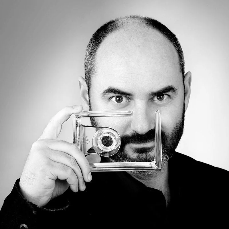 Imagen en formato retrato de Eugeni Quitllet, el diseñador de la colección África