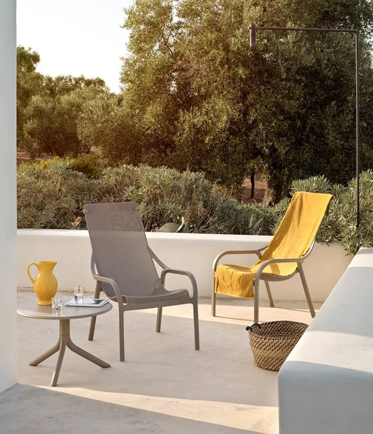 Sillón Net Lounge en ambiente al aire libre